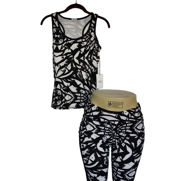 S-M‎ Size Women Active Set of Leggings Tank Black White Top and Legging Set - Picture 4 of 9